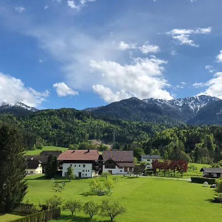 Agnes Latschach ober dem Faakersee